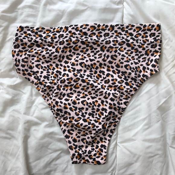 2piece leopard bathing suit from target never worn - Picture 6 of 6